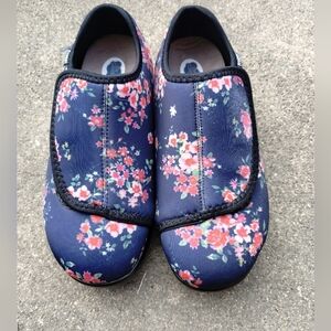 PROPET Women's Cush N Foot Women's slip on shoes